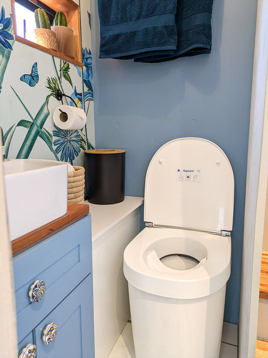 Wie reinige ich meine Trenntoilette und worauf muss ich achten?